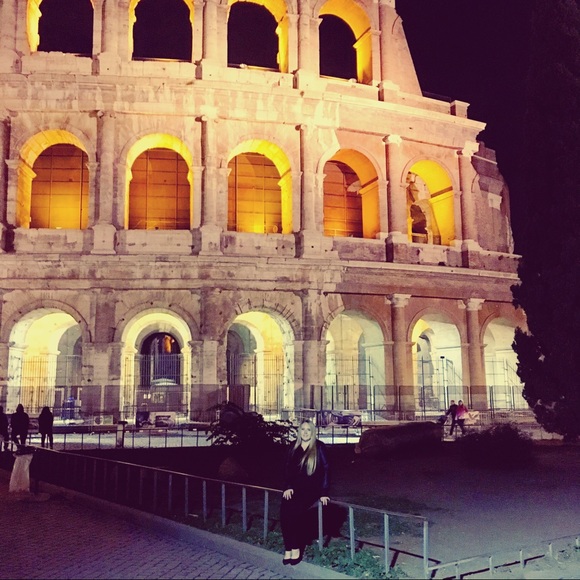 Meet your Posher, Courtney - Picture 1 of 1